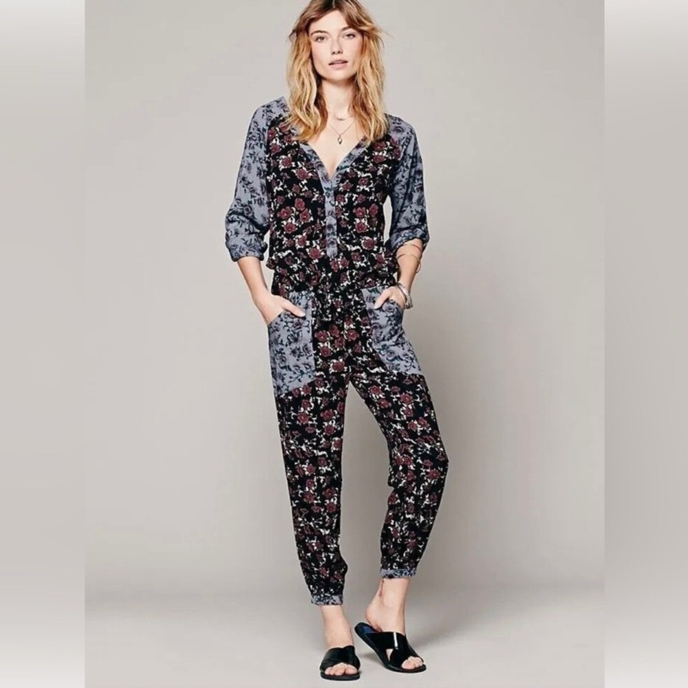 FREE PEOPLE Leia 2 Tone Floral Jumpsuit Size XS Oversized Casual Boho Romper